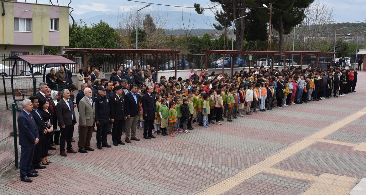 İlçemizde İstiklal Marşı'nın Kabul Edildiği Günü ve Mehmet Akif Ersoy'u Anma Günü 102. Yılı Anma Programı Düzenlendi